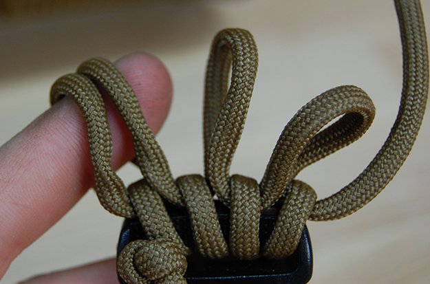 Finger loops | How To Make A Paracord Belt: Step-By-Step Instructions
