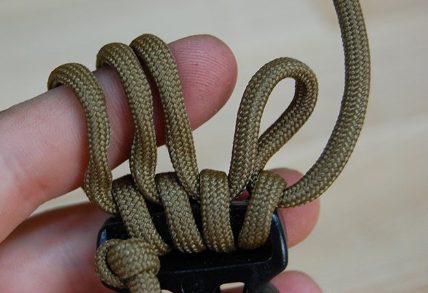Finger loops | How To Make A Paracord Belt: Step-By-Step Instructions