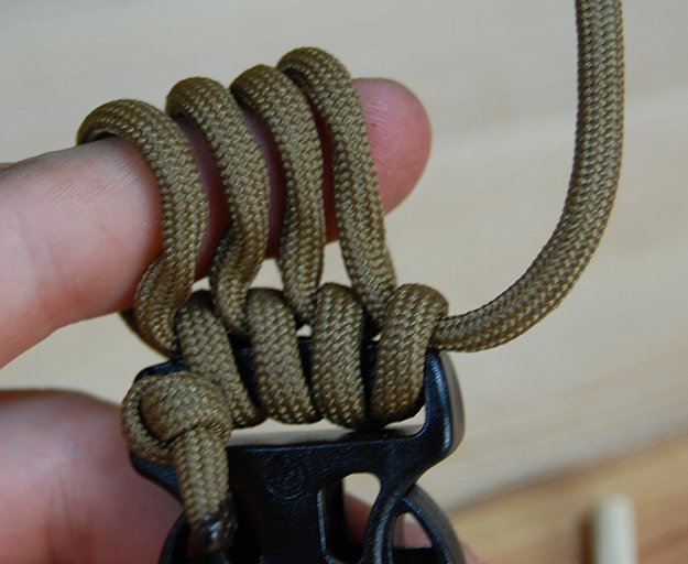 Finger loops with through loop | How To Make A Paracord Belt: Step-By-Step Instructions