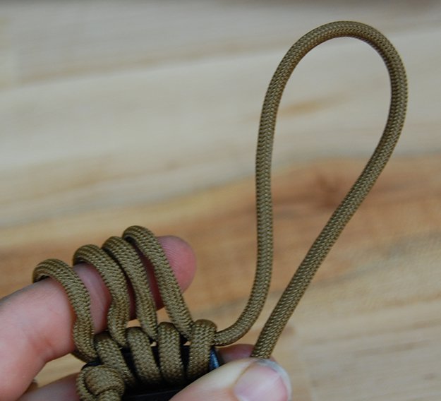 Thread loop | How To Make A Paracord Belt: Step-By-Step Instructions