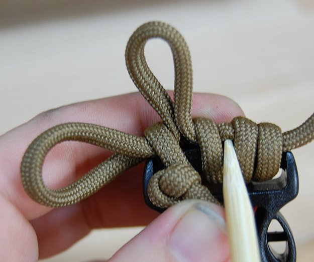 Loops using a skewer | How To Make A Paracord Belt: Step-By-Step Instructions