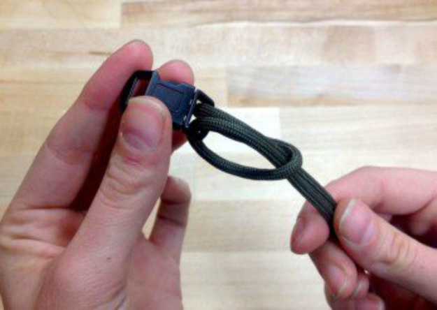 Thread it through the buckle | How To Make A Paracord Bracelet: Blaze Bar Quick Deploy | how to make a paracord bracelet | how to make a paracord bracelet step by step