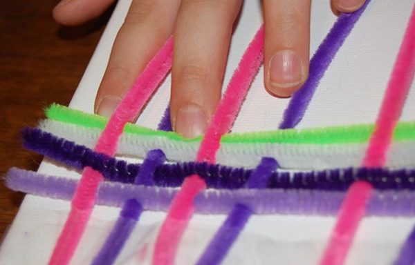 Easy, Cheap Homemade Kids Crafts: Woven Pipe Cleaner Cans