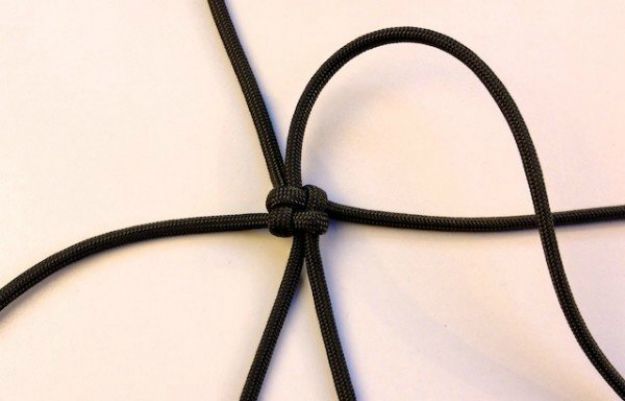 Crown knots | How To Make A Paracord Keychain