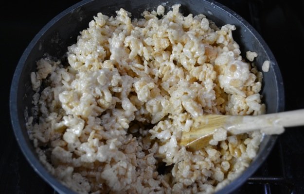 How-to-make-rice-krispie-treats-at-home
