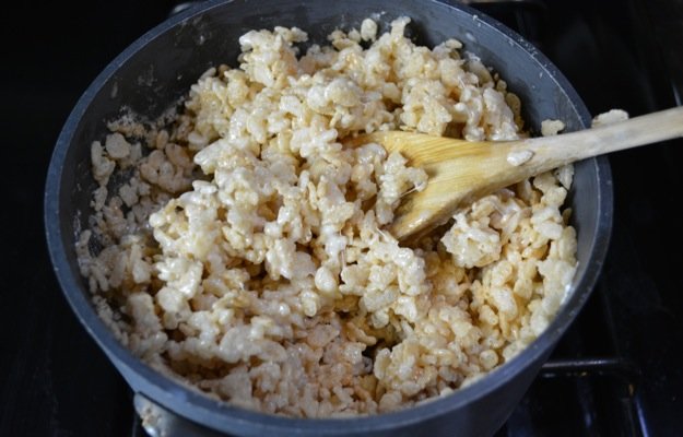make-rice-krispie-treats