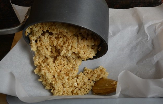 How-to-make-rice-krispie-treats22