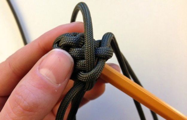 Place your pencil inside the knots | How To Make A Paracord Keychain