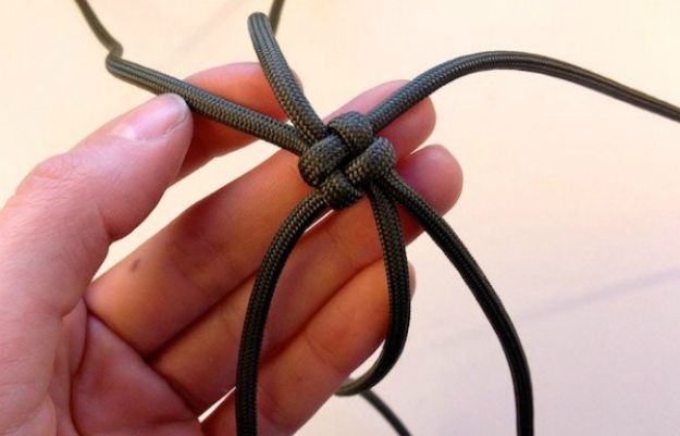 Pull cords to tighten into your first knot | How To Make A Paracord Keychain