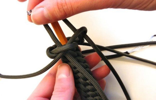 Pull paracord | How To Make A Paracord Keychain