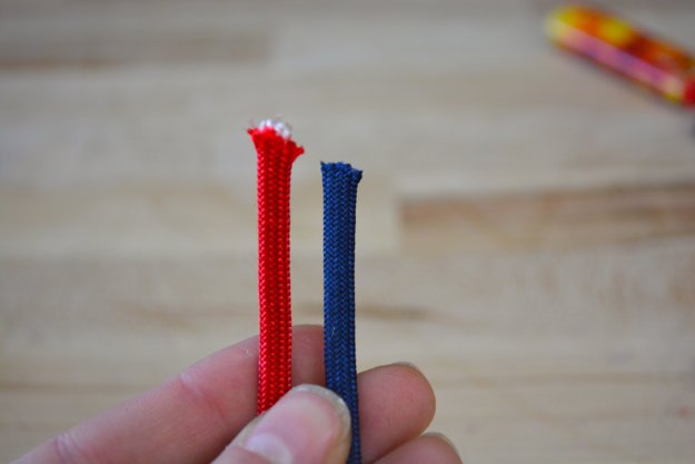 Red and blue cord | Learn To Make A Paracord Dog Collar | Instructions