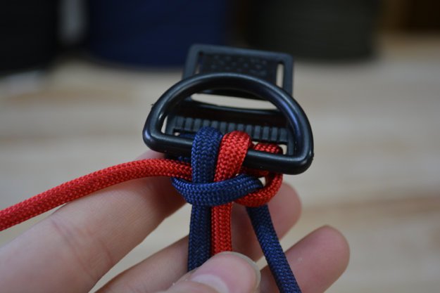 Push up with your thumb and pull both cords | Learn To Make A Paracord Dog Collar | Instructions