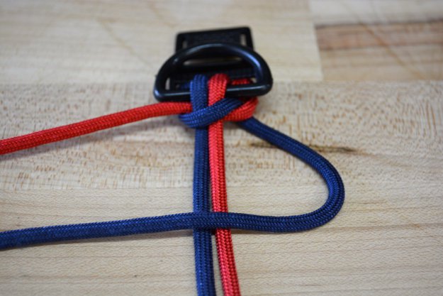 Push up with your thumb and pull both cords | Learn To Make A Paracord Dog Collar | Instructions