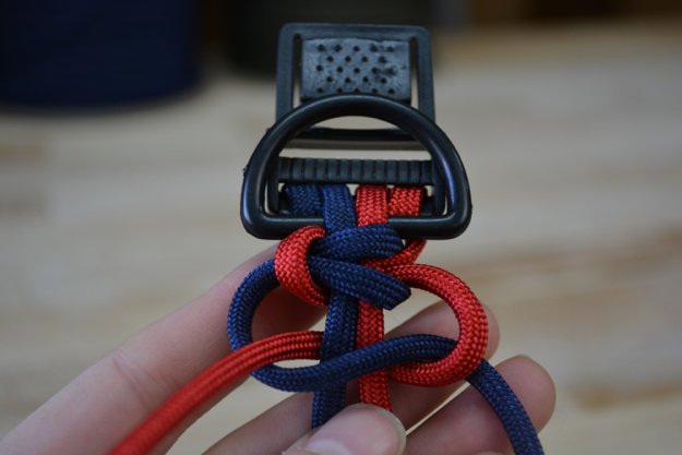 Pull the cords | Learn To Make A Paracord Dog Collar | Instructions