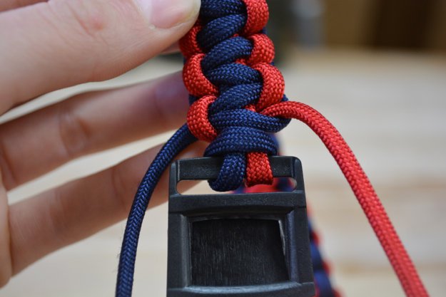 Continue the knot | Learn To Make A Paracord Dog Collar | Instructions