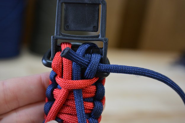 How to Make a Paracord Dog Collar | Instructions