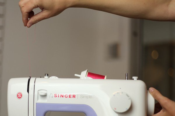 How to thread a sewing machine-11