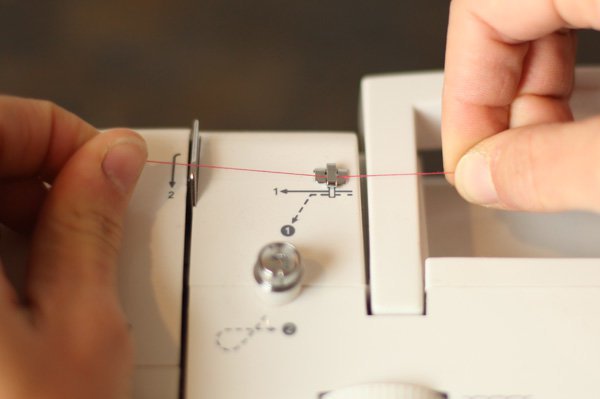 How to thread a sewing machine-6