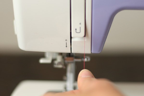 How to thread a sewing machine-9