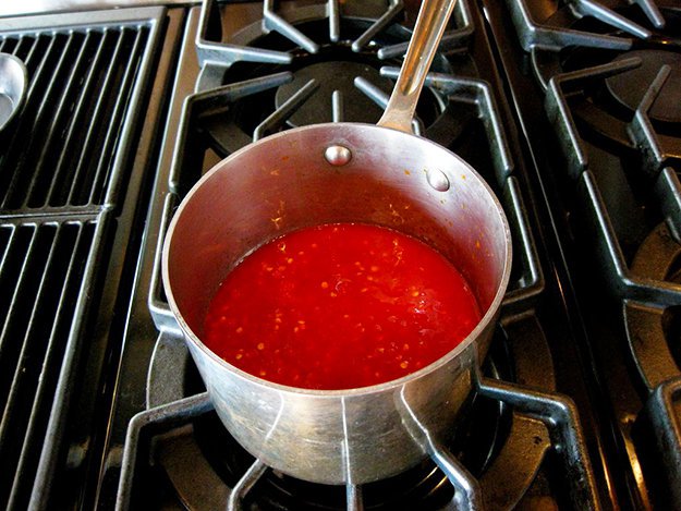 How to Make Homemade Sriracha Hot Sauce