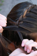 cute-braided-hairstyles-how-to-french-braid-hair-8