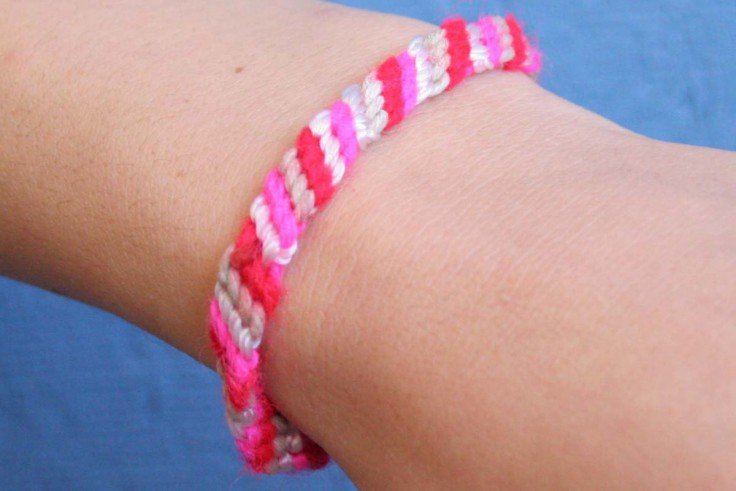 How to Make Macrame Friendship Bracelets
