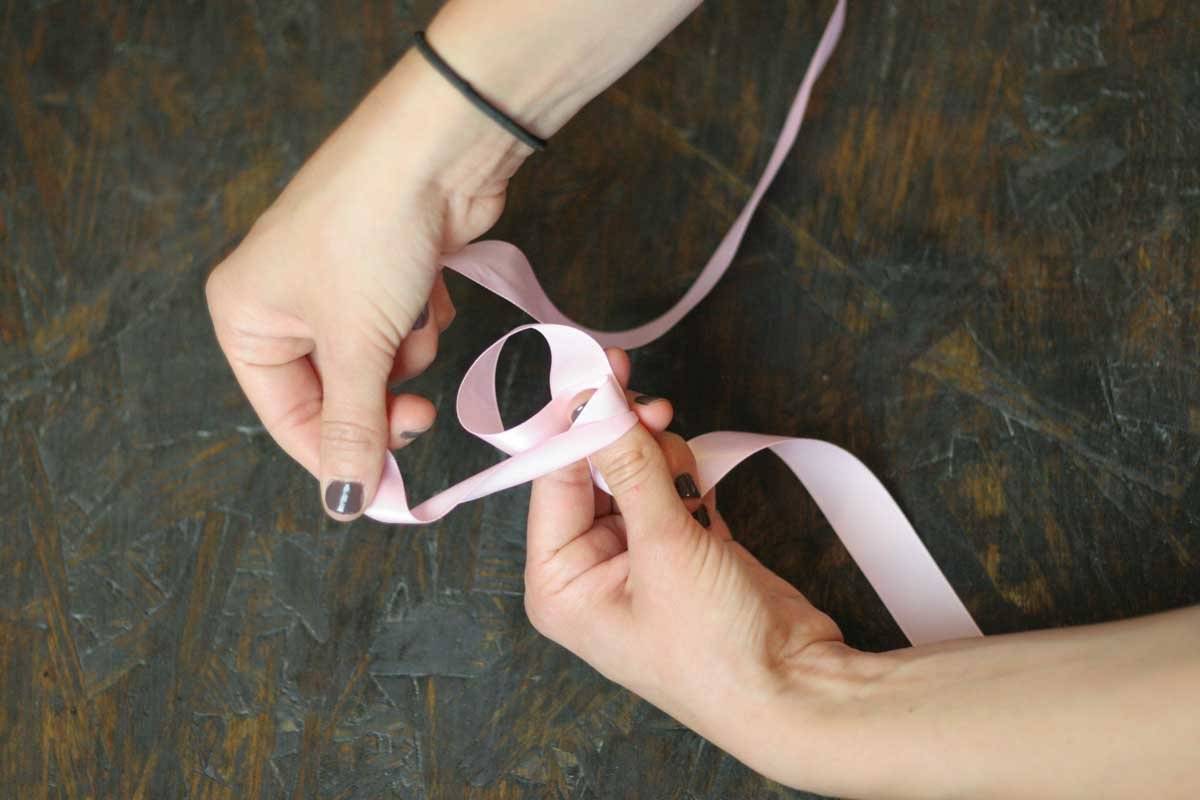 How to Make a Bow Out of Ribbon | How to Tie a Bow