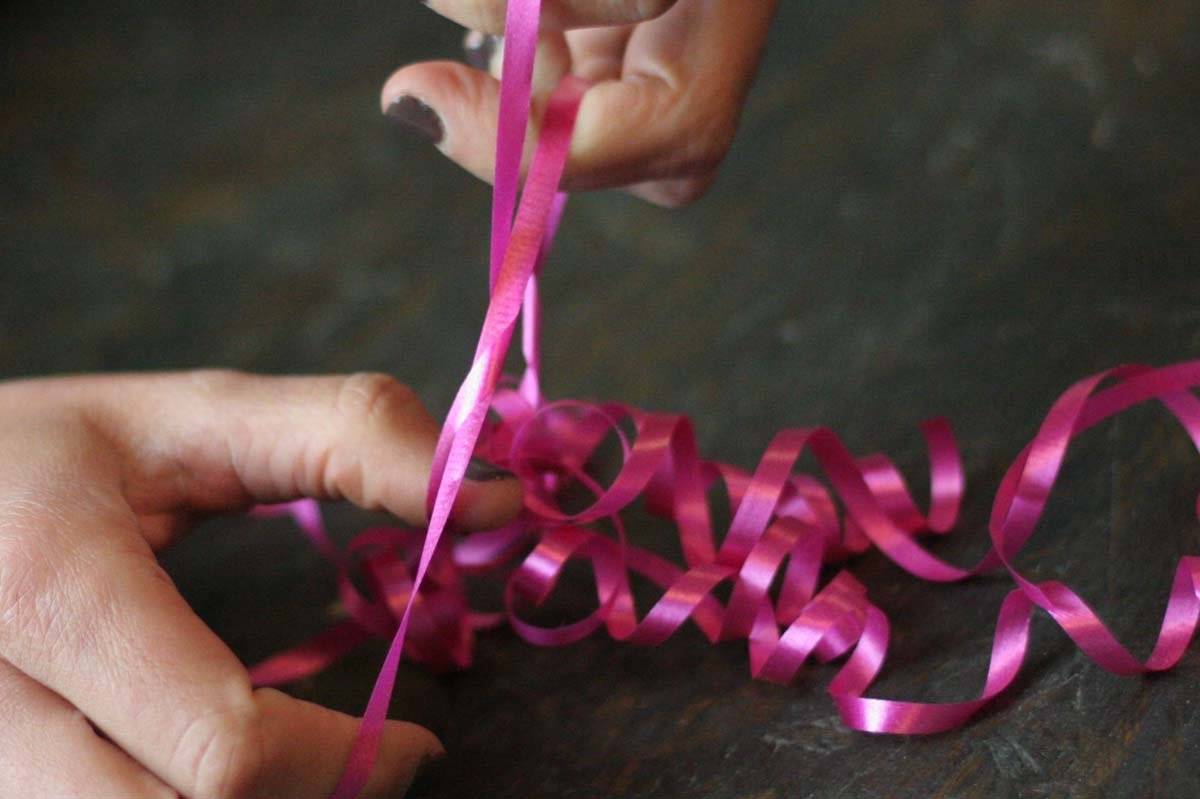 How To Make A Curly Bow Out Of Ribbon 2 