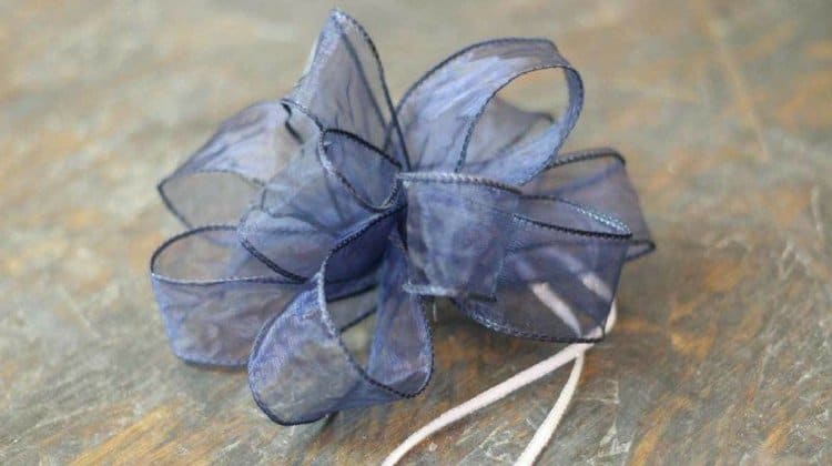 How to Tie a Bow How to Make Beautiful Bows With Ribbon