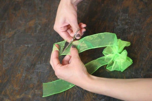 Clip the Tail of Your Bow 2 | How to Tie a Bow | Make 3 Beautiful Bows With Ribbon | How To Make A Bow With Wired Ribbon
