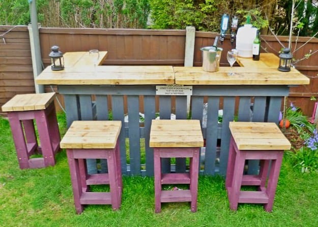 Garden Bar | 31 Super Cool DIY Reclaimed Wood Projects