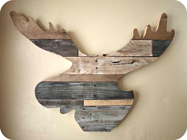 Moose Head Artwork | 31 Super Cool DIY Reclaimed Wood Projects