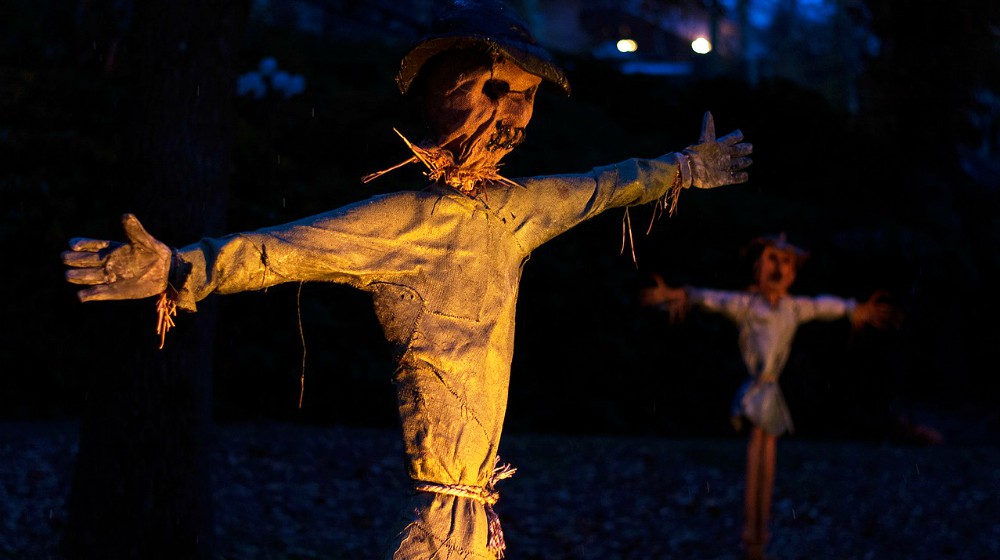 Feature | Outdoor Halloween Decorations: Make A Rotting Corpse Scarecrow