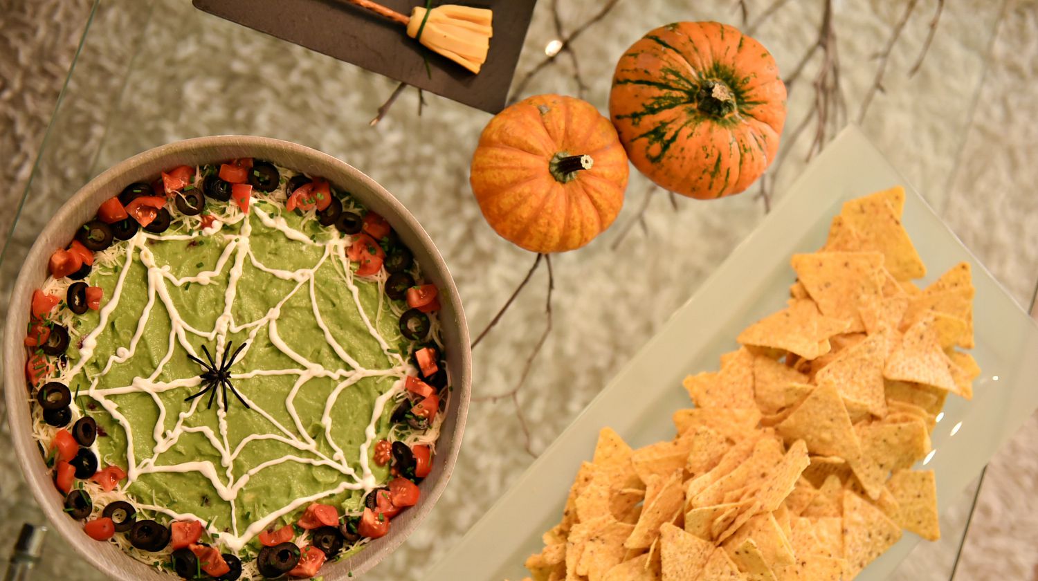 Halloween style taco dip | How To Make Spooky Halloween Taco Dip | Halloween Recipe | Featured
