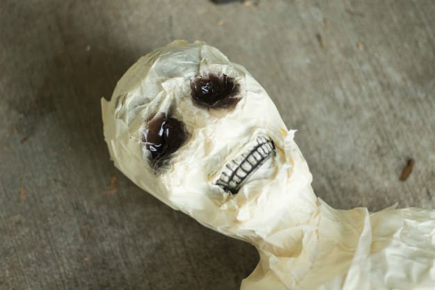 Start Painting | Outdoor Halloween Decorations: Make A Rotting Corpse Scarecrow