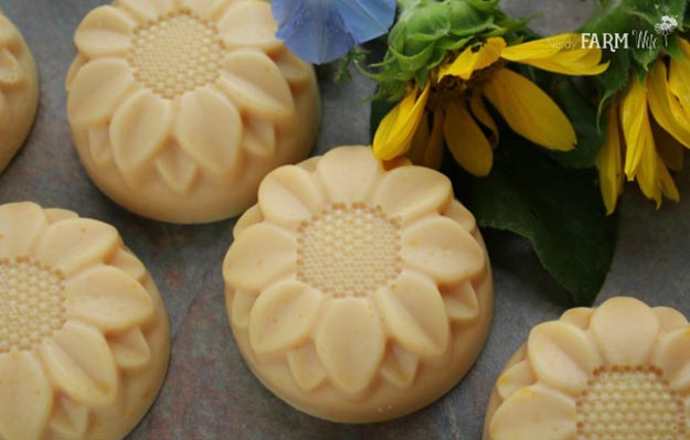 37 Homemade Soap Tutorials, Recipes, And Ideas You Can DIY At Home!