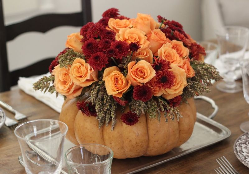 diy-thanksgiving-centerpiece-roses-mums | simple table decorations
