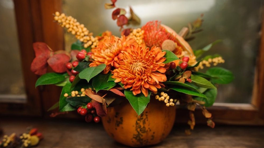 pumpkin-beautiful-bright-autumn-flowers-inside | Floral Pumpkin Vase | Thanksgiving Centerpiece Ideas | Featured