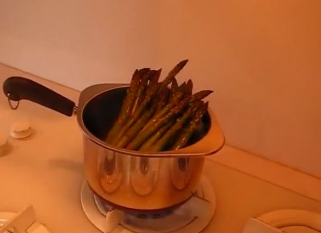 asparagus, asparagus recipe, asparagus recipes, best asparagus recipe, cook asparagus, cooking asparagus, how do you cook asparagus, how long to steam asparagus, how to cook asparagus on stove, how to cook fresh asparagus, how to prepare asparagus, how to steam asparagus, recipes, recipes for asparagus, steam asparagus, steamed asparagus, steaming asparagus