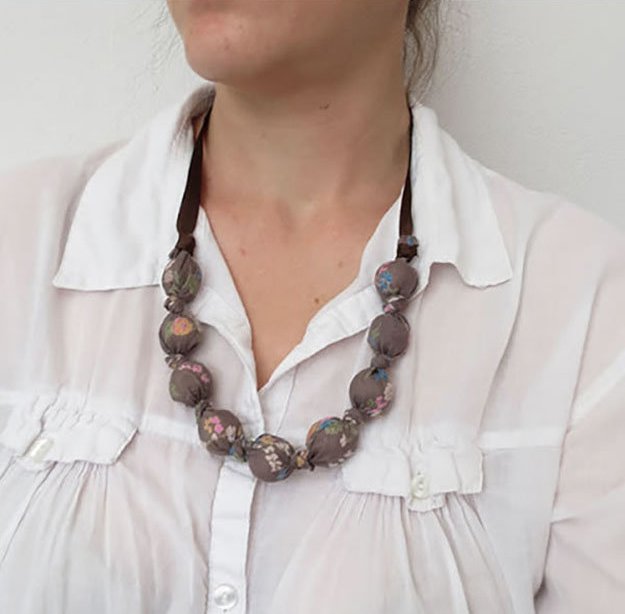 Easy DIY Fabric Necklace | https://diyprojects.com/diy-necklaces-diy-jewelry/