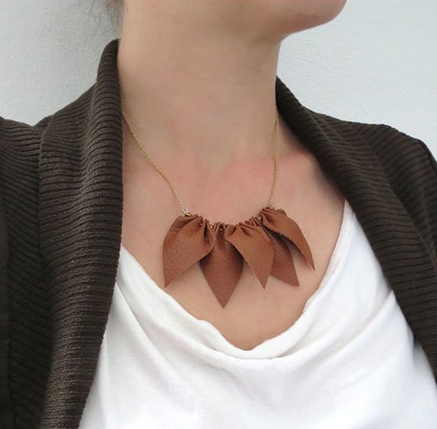 Simple Leather DIY Necklace Tutorial |https://diyprojects.com/diy-necklaces-diy-jewelry/
