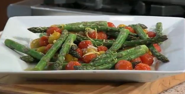 Easy Dinner Asparagus Side Dish Recipes | https://diyprojects.com/easy-garlic-roasted-asparagus-recipe-how-to-roast-asparagus/