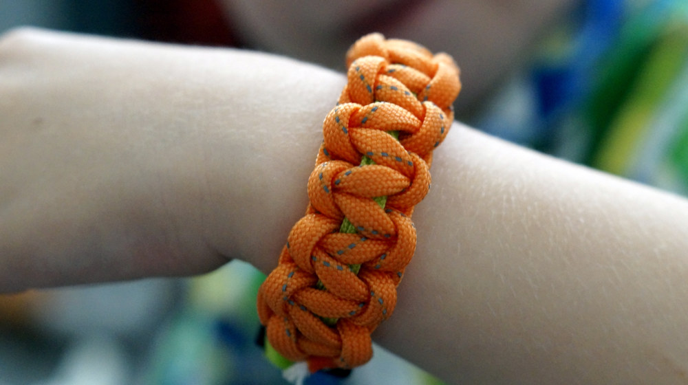 Paracord bracelet | How To Make Survival Paracord Bracelets | DIY Projects | paracord bracelet | paracord bracelet patterns | Featured