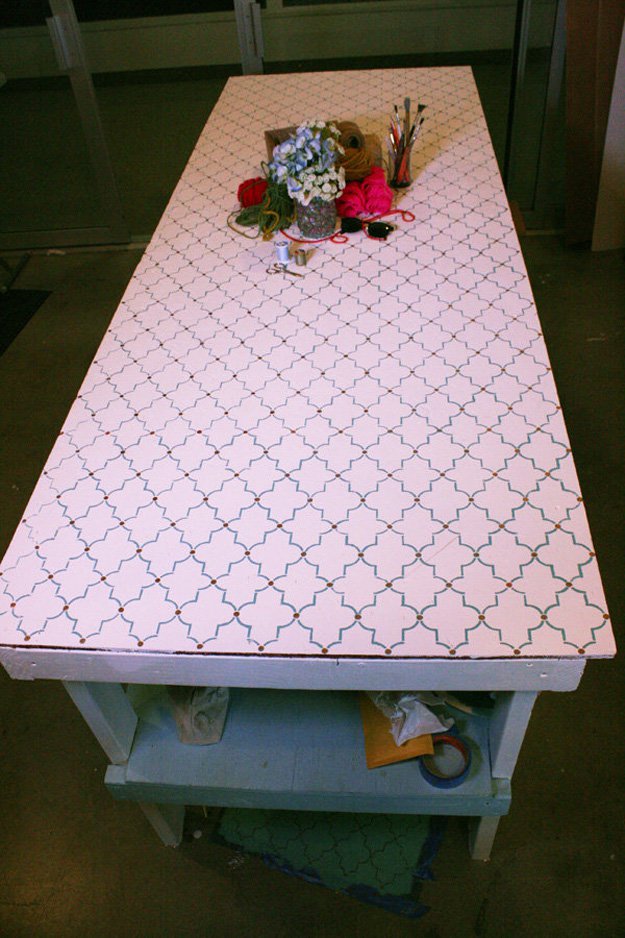How to Stencil a Table | diyprojects.com/26-best-stencils-for-home-decor/