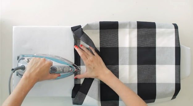 Cool and Cheap Tote Bag Tutorial | https://diyprojects.com/how-to-make-a-tote-bag-two-ways