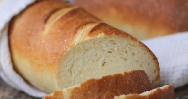 Best Easy Homemade French Bread Recipe | www.diyprojects.com/best-homemade-french-bread-recipe/