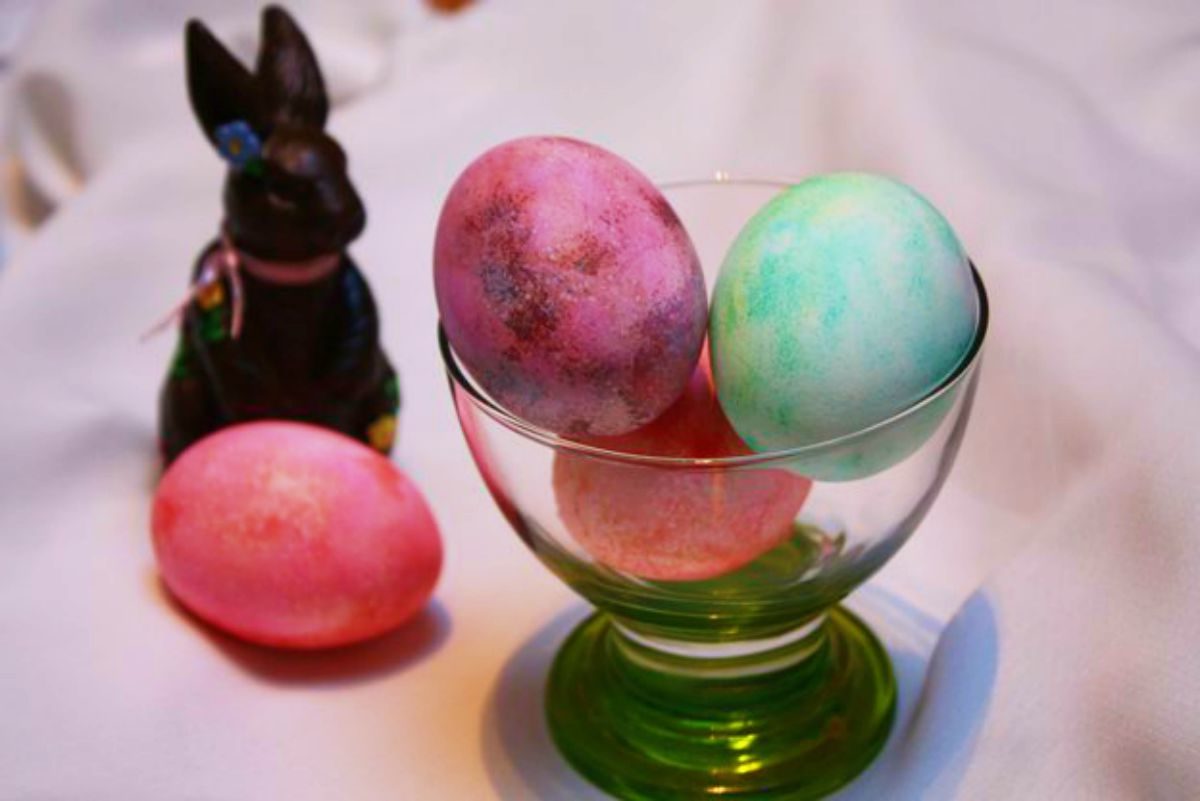 Shaving Cream easter eggs beside black rabbit| DIY Easter Egg Projects with Shaving Cream (Yup!)