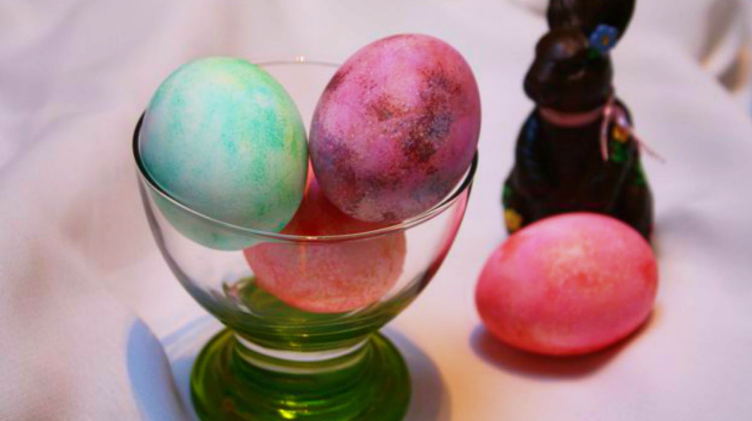 Feature | Unique hand painted Easter eggs | DIY Easter Egg Projects with Shaving Cream (Yup!)