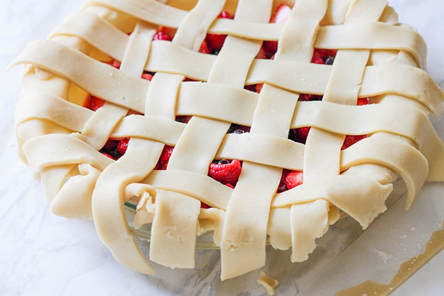 Healthy Triple Berry Pie Recipe from Scratch | www.diyprojects.com/triple-berry-pie-recipe/