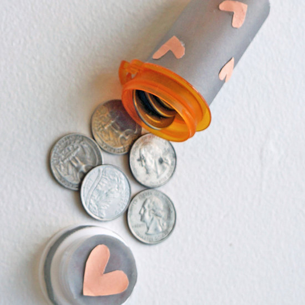 uses for empty pill bottles to store your quarters | DIY Storage Ideas with Pill Bottles | https://diyprojects.com/15-awesome-diy-uses-for-pill-bottles/